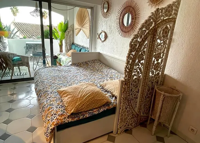 With Balcony In With Ac Антиб
