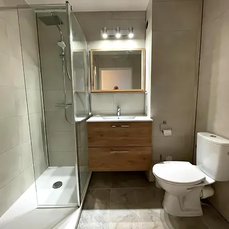 With Balcony In With Ac דירה אנטיב